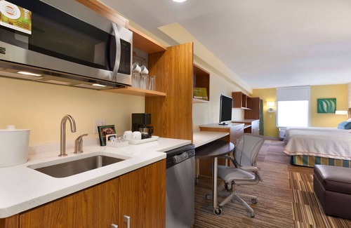 Champaign Hotel | Eco-Friendly Home2 Suites with Pool & Kitchen Amenities