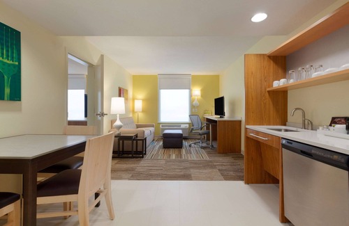 Champaign Hotel | Eco-Friendly Home2 Suites with Pool & Kitchen Amenities