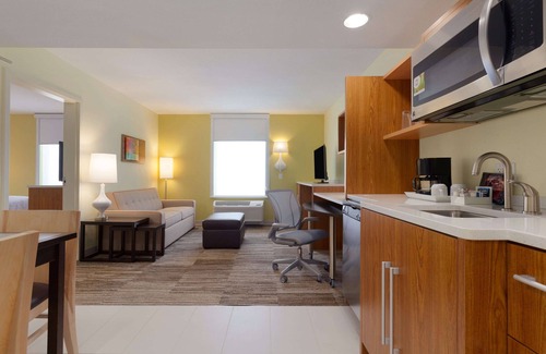 Champaign Hotel | Eco-Friendly Home2 Suites with Pool & Kitchen Amenities