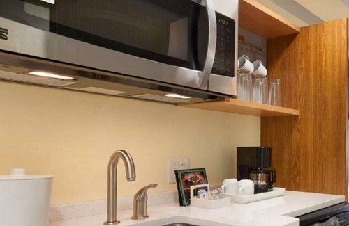 Champaign Hotel | Eco-Friendly Home2 Suites with Pool & Kitchen Amenities