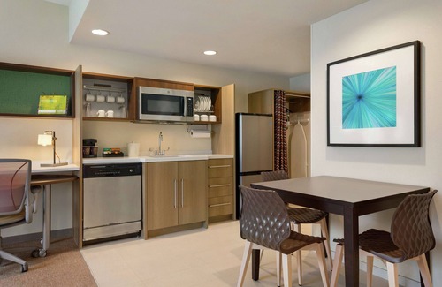 Ballenger Creek Hotel | Top-Rated Home2 Suites by Hilton Frederick with Pool & Breakfast