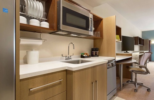 Ballenger Creek Hotel | Top-Rated Home2 Suites by Hilton Frederick with Pool & Breakfast