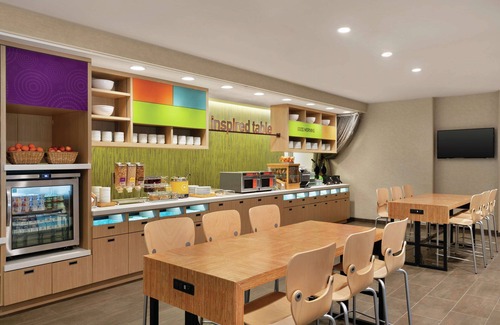 Lancaster Hotel | Welcoming Home2 Suites by Hilton Lancaster with Pool & Spa
