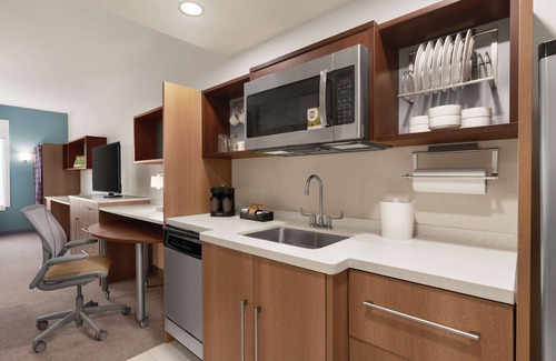 Lancaster Hotel | Welcoming Home2 Suites by Hilton Lancaster with Pool & Spa