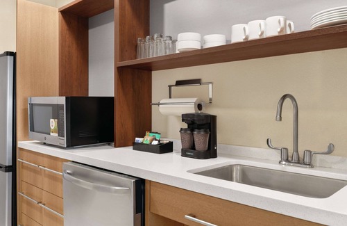Lancaster Hotel | Welcoming Home2 Suites by Hilton Lancaster with Pool & Spa