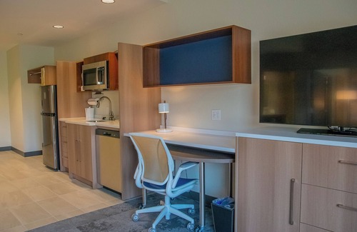 Logansport Hotel | Inviting Home2 Suites by Hilton Logansport with Pool & Kitchen
