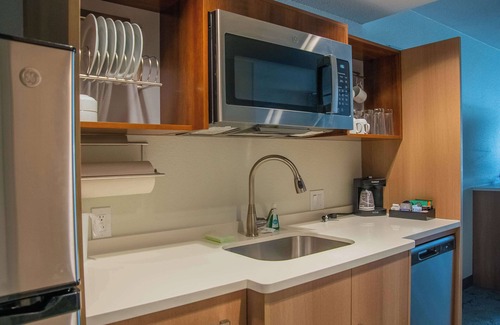 Logansport Hotel | Inviting Home2 Suites by Hilton Logansport with Pool & Kitchen