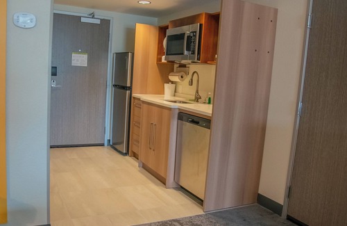 Logansport Hotel | Inviting Home2 Suites by Hilton Logansport with Pool & Kitchen