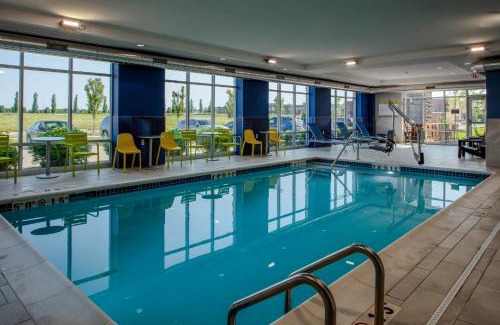 Plymouth Hotel | Comfortable Home2 Suites in Northville with Pool Access