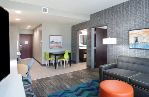 Southeast Pensacola Hotel | Exceptional Home2 Suites by Hilton near Pensacola Airport