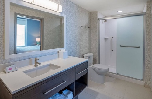 Southeast Pensacola Hotel | Exceptional Home2 Suites by Hilton near Pensacola Airport