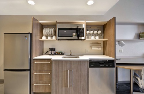 Perrysburg Hotel | Discover Home2 Suites by Hilton Perrysburg with Pool & Breakfast