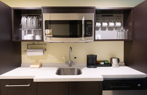 McCandless Township Hotel | Modern Home2 Suites by Hilton Pittsburgh with Pool & Spa