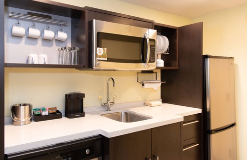 McCandless Township Hotel | Modern Home2 Suites by Hilton Pittsburgh with Pool & Spa