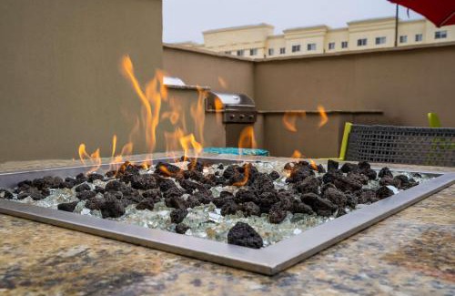 Far North Central Hotel | Cozy Home2 Suites By Hilton San Antonio with Pool & Breakfast