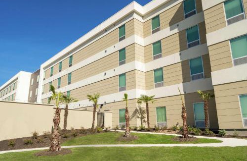 Far North Central Hotel | Cozy Home2 Suites By Hilton San Antonio with Pool & Breakfast
