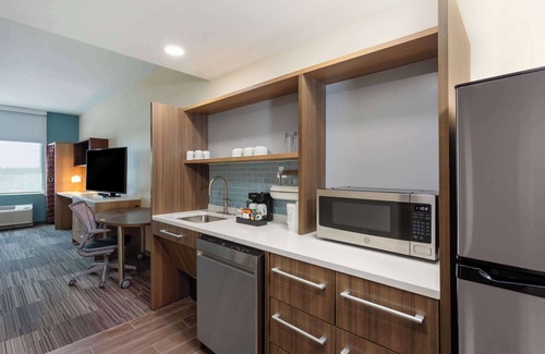 Vero Beach Hotel | Top-Rated Home2 Suites by Hilton Vero Beach with Pool