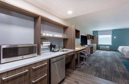 Vero Beach Hotel | Top-Rated Home2 Suites by Hilton Vero Beach with Pool