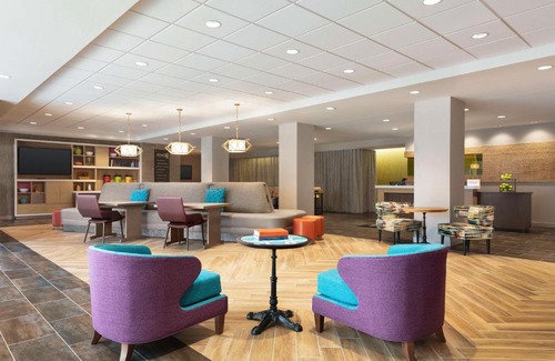 West Allis Hotel | Modern Home2 Suites in Milwaukee West with Family Amenities