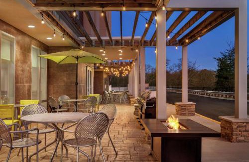 Woodbridge Hotel | Discover Home2 Suites by Hilton Woodbridge, Pet-Friendly Stay