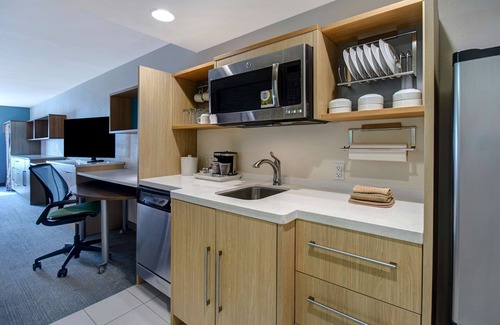 University Hotel | Welcoming Home2 Suites by Hilton Waco with Great Amenities