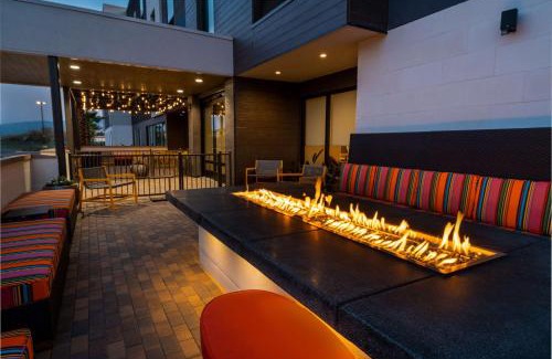 Corona Hotel | Pet-Friendly Home2 Suites in Corona, CA - Rated 8.8/10