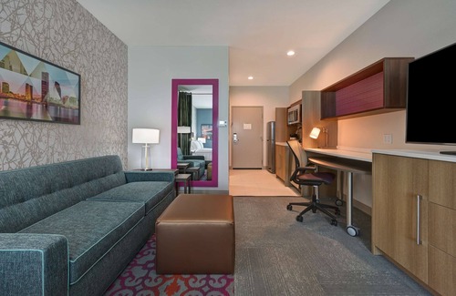 Central City Hotel | Ideal Home2 Suites in Corpus Christi with Pool & Breakfast