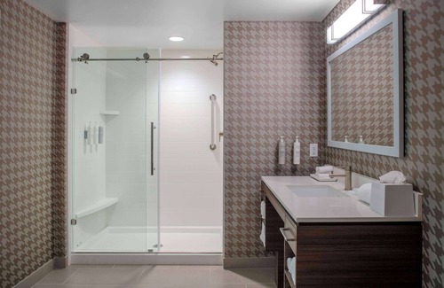 Lynchburg Hotel | Comfortable Home2 Suites Lynchburg with Pool & Breakfast