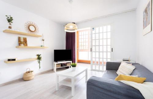 El Medano Apartment | Bright and Welcoming Home2Book Cool Flat El Médano, Oceanfront