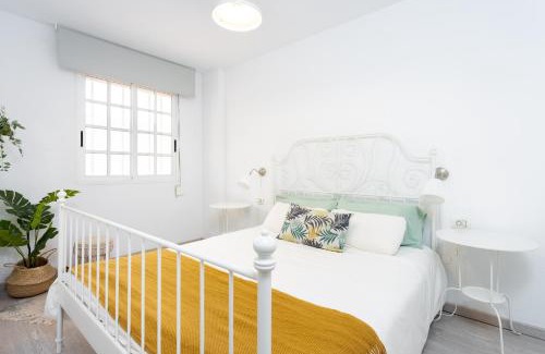 El Medano Apartment | Bright and Welcoming Home2Book Cool Flat El Médano, Oceanfront