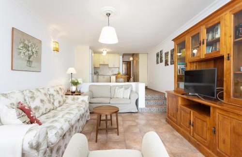 Arico Apartment | Relaxing Home2Book Apt with Pool Access in El Poris