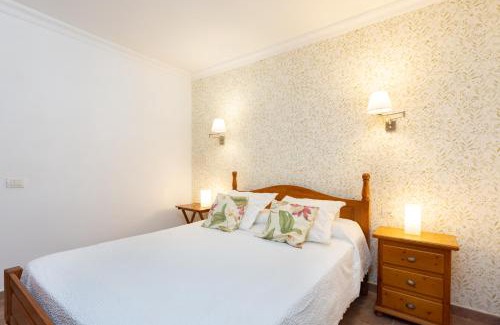 Arico Apartment | Relaxing Home2Book Apt with Pool Access in El Poris