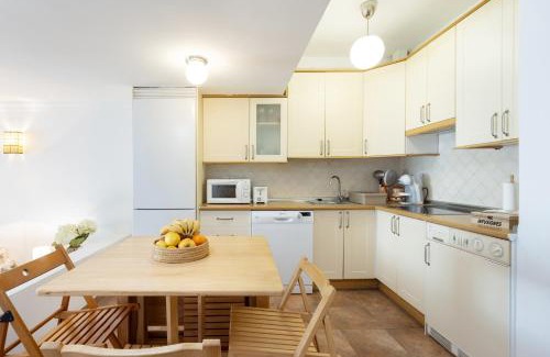 Arico Apartment | Relaxing Home2Book Apt with Pool Access in El Poris