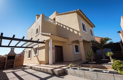 Geafond Villa | Relax at Home2Book Aloha Sun Villa with Private Pool