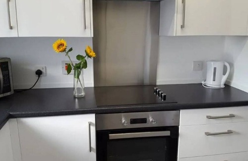 East Kilbride Apartment | Unmatched Comfort at Home2Home - Fleming Place with Breakfast