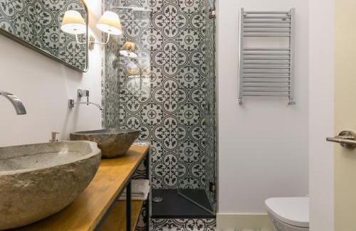 Guindalera Apartment | Modern Diego de León Apartment: Family-Friendly Retreat