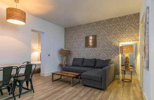 Guindalera Apartment | Modern Diego de León Apartment: Family-Friendly Retreat