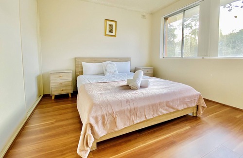 Homebush Apartment | Ideal Homebush West Apartment: Relaxing Stay with Wifi & Parking