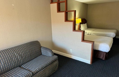 Wetmore Hotel | Budget-Friendly Homegate Studio with Pool in San Antonio