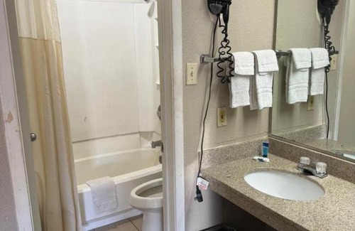 Wetmore Hotel | Budget-Friendly Homegate Studio with Pool in San Antonio