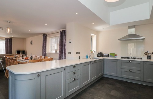 Somerton Cottage | Homeland: Family-Friendly Retreat with Garden in Somerton