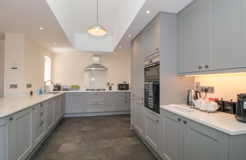 Somerton Cottage | Homeland: Family-Friendly Retreat with Garden in Somerton