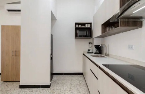 Patio Bonito Apartment | Comfortable Studio Retreat in Poblado with A/C