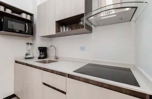 Patio Bonito Apartment | Comfortable Studio Retreat in Poblado with A/C