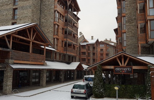 Kvartal Noviya Grad Apartment | Inviting Studio with Breathtaking Views for Your Getaway