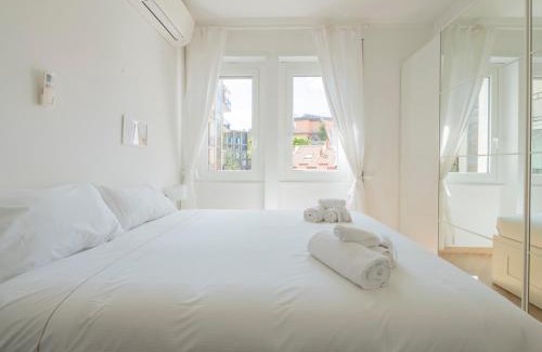 Milan Apartment | HomeLovers Simple Quite Flat Sarpi Sempione MM5 Gerusalemme