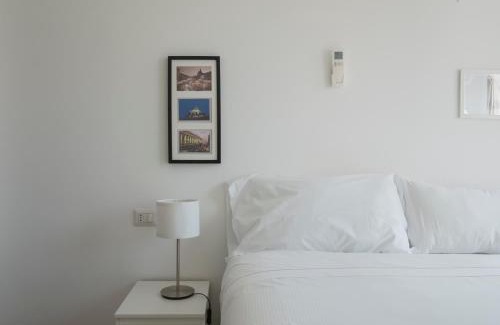 Milan Apartment | HomeLovers Simple Quite Flat Sarpi Sempione MM5 Gerusalemme