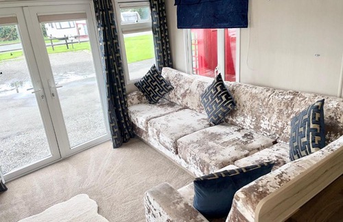 East Drayton Ski Chalet | Family-Friendly Chalets in Tuxford, UK - Rated 8.7/10