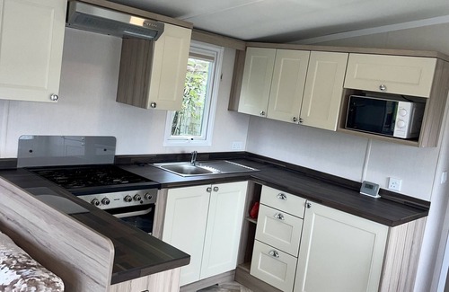 East Drayton Ski Chalet | Comfortable 2-Bed Chalet in Tuxford with Family Amenities