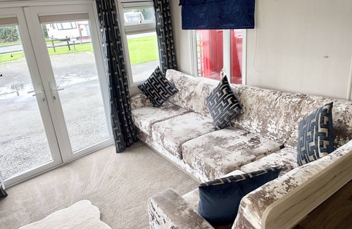 East Drayton Ski Chalet | Comfortable 2-Bed Chalet in Tuxford with Family Amenities